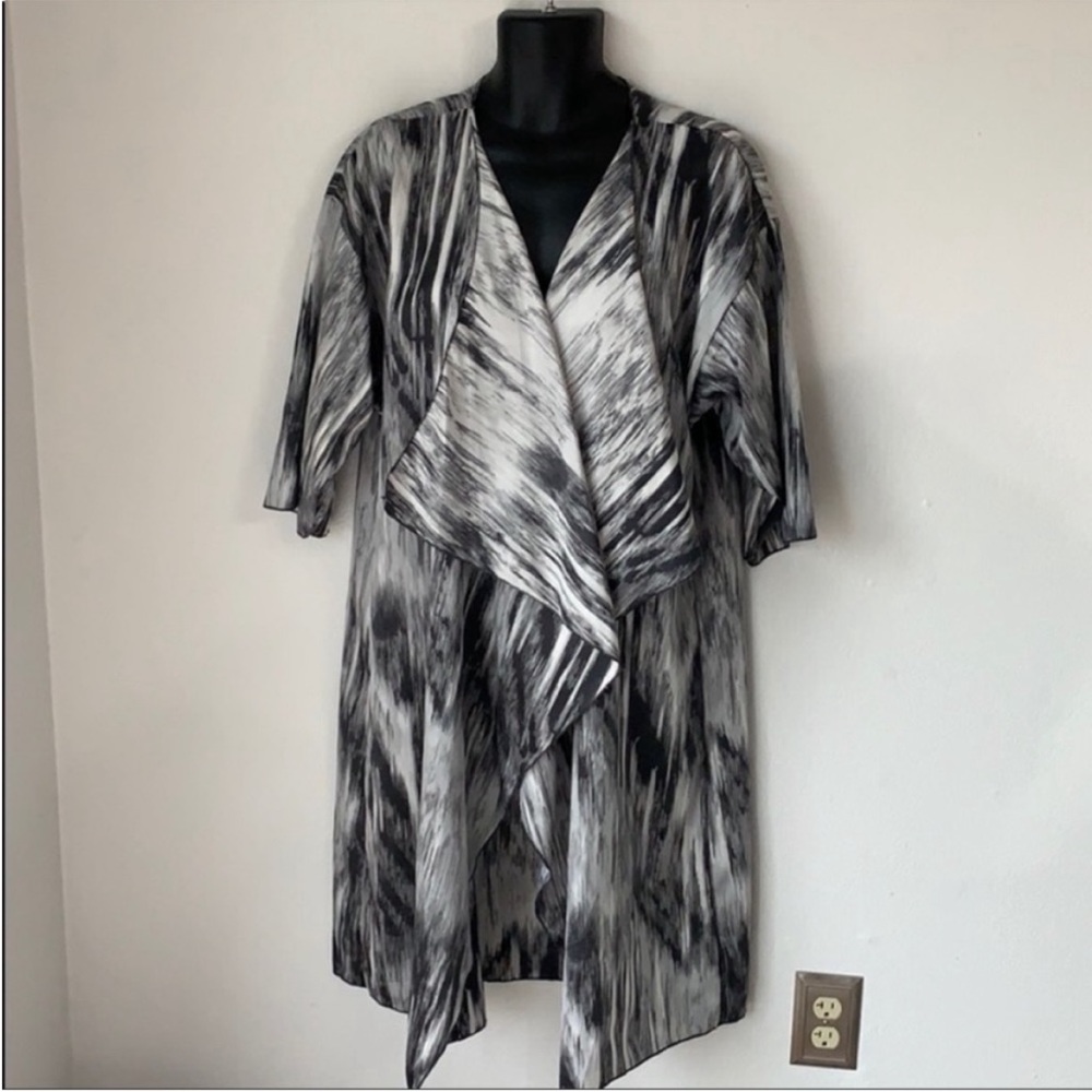 Lularoe Kimono‎